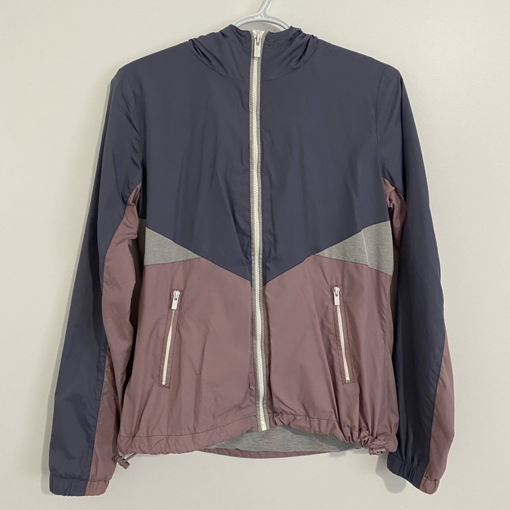 Garage windbreaker